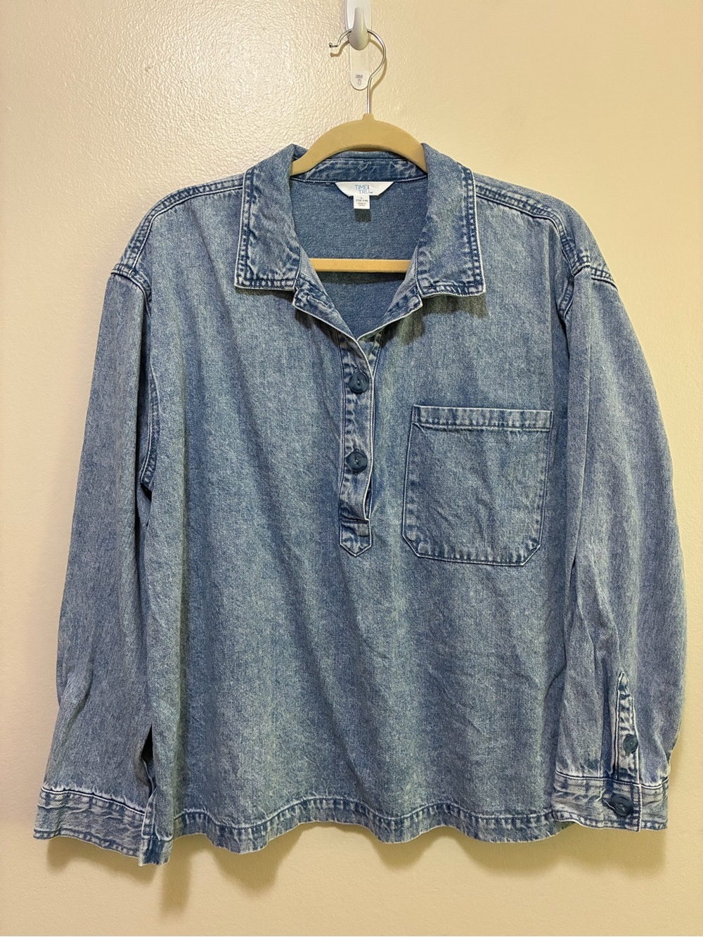 Time and Tru Cotton Lyocell Light Wash Denim Popover Shirt size large
